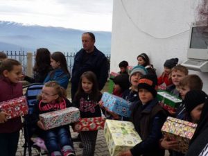 Macedonia-Trip-children-receiving-gift-boxes