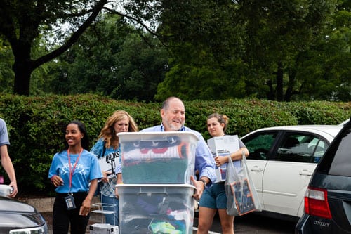 president williams helping students move into their residence hall