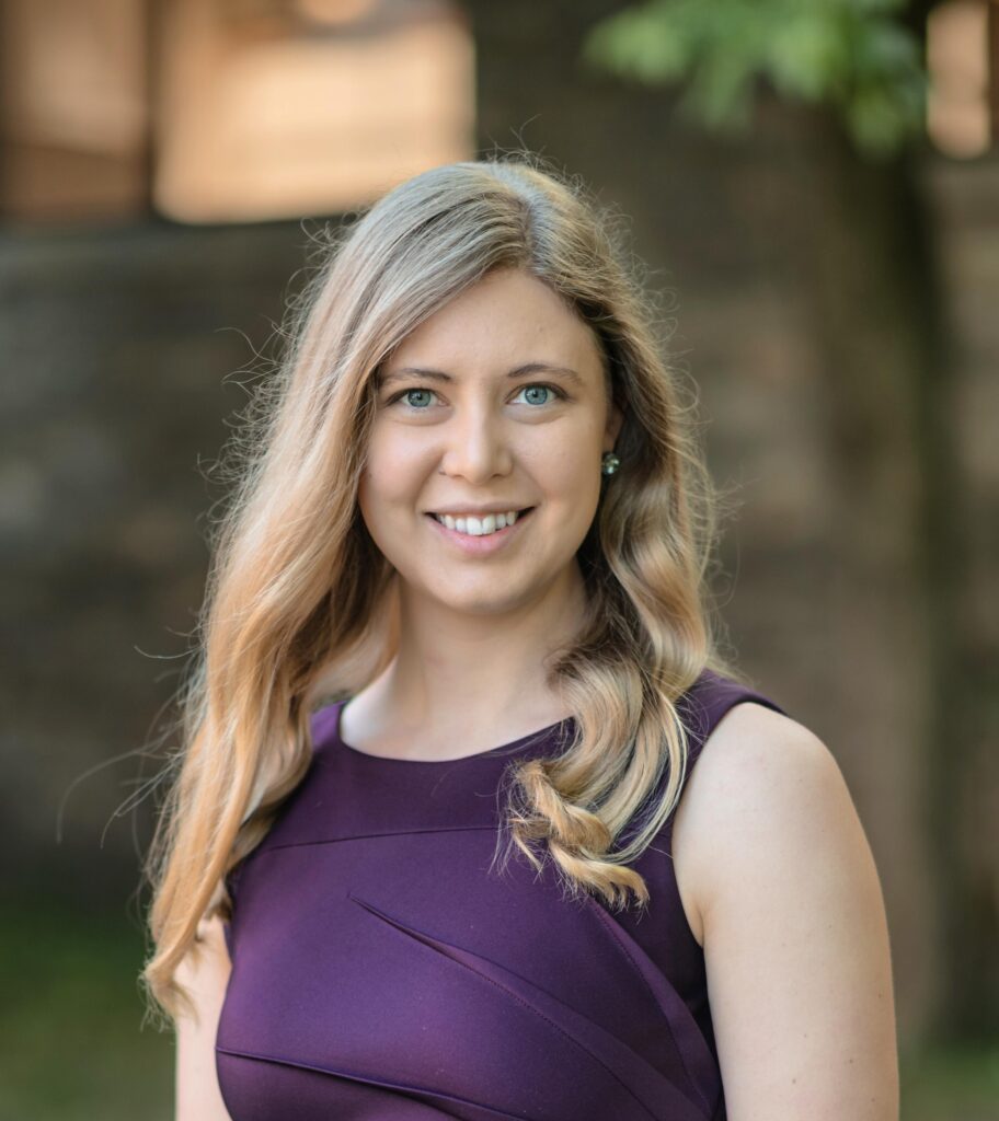 Andrea Hindman headshot